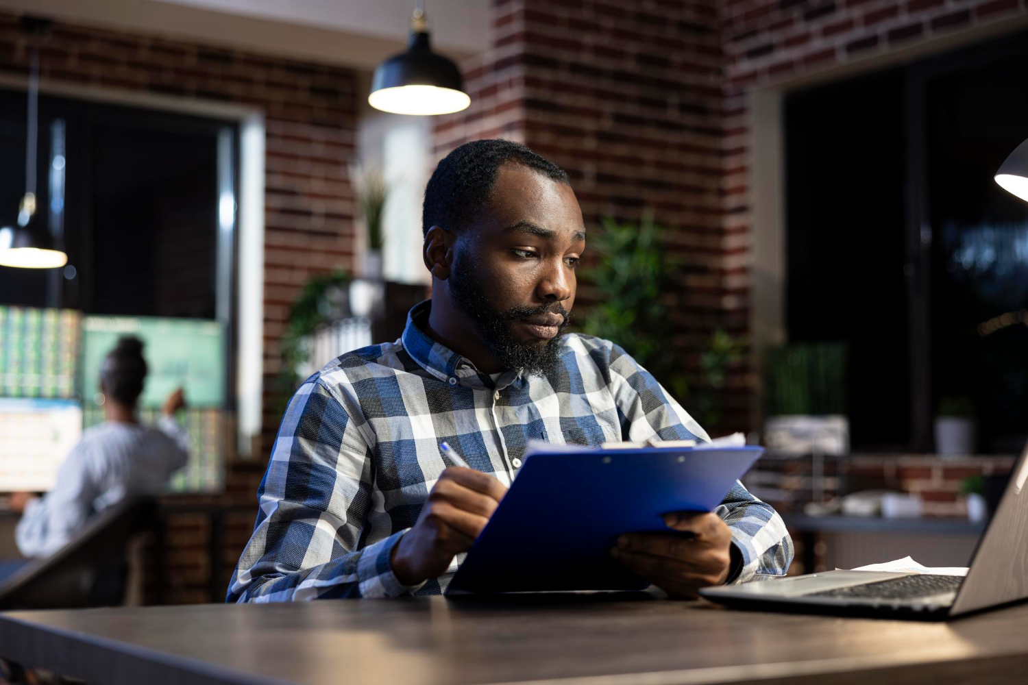 A recruiter reading a shortlist of applications on screen